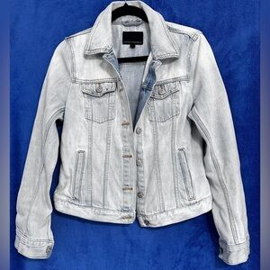 Denim Jean Jacket in Light blue